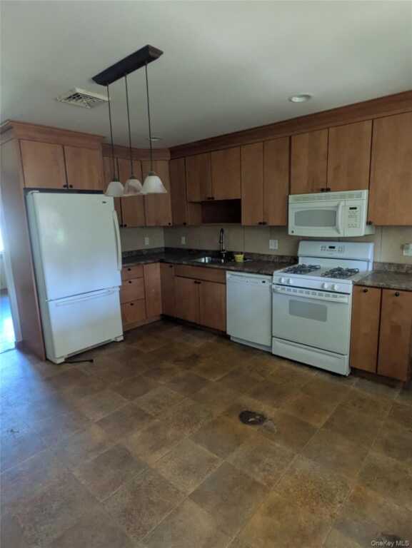15 Kalina Drive, Saugerties, NY 12477 - Photo 9 of 34