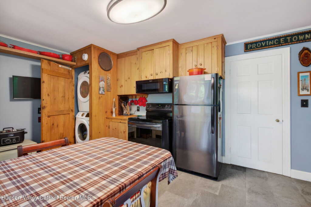 18 Playhouse Lane, Woodstock, NY 12498 - Photo 10 of 38