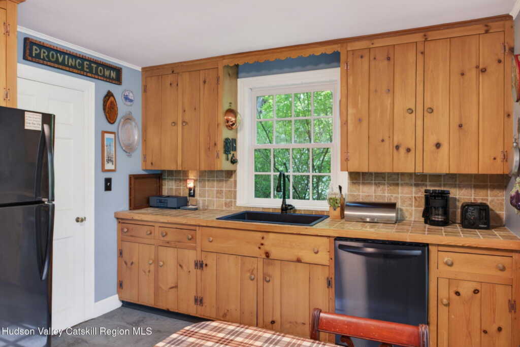 18 Playhouse Lane, Woodstock, NY 12498 - Photo 9 of 38