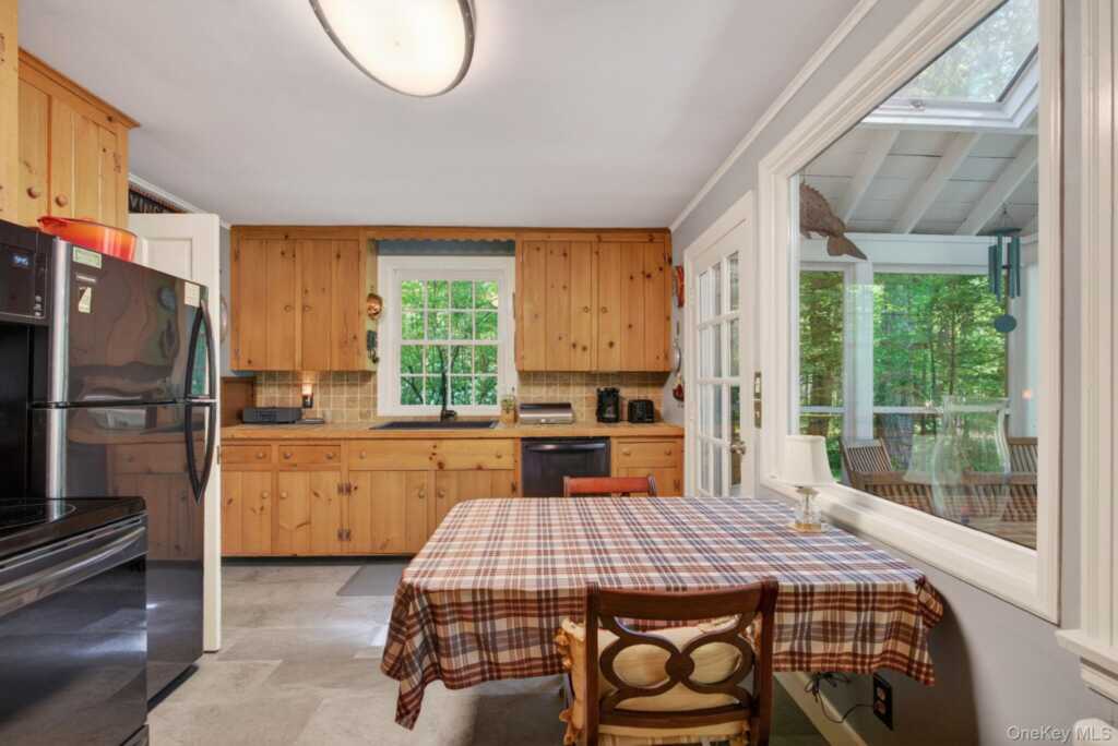 18 Playhouse Lane, Woodstock, NY 12498 - Photo 12 of 38