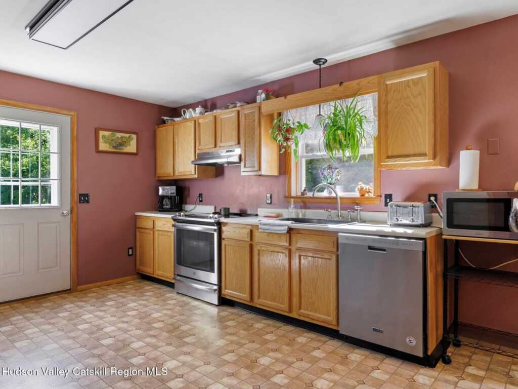 235 Wilbur Avenue, Kingston, NY 12401 - Photo 12 of 34