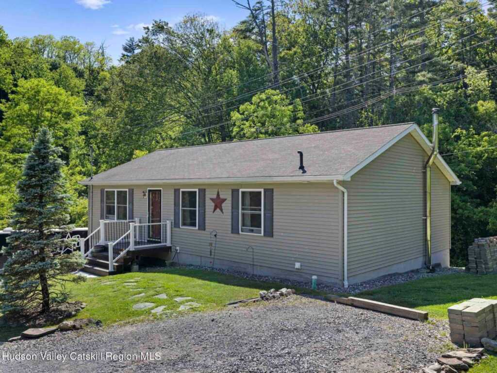 235 Wilbur Avenue, Kingston, NY 12401 - Photo 2 of 34