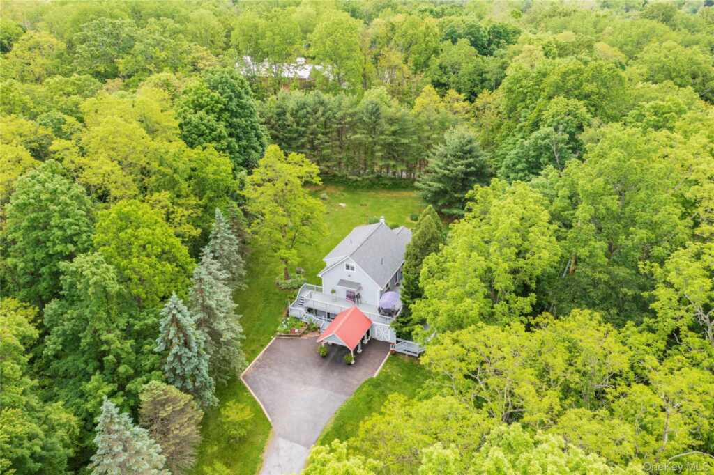 10 Pilgrims Progress Road, Rhinebeck, NY 12572 - Photo 2 of 31