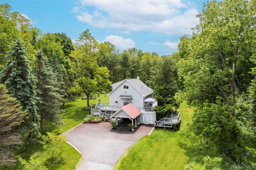 10 Pilgrims Progress Road, Rhinebeck, NY 12572 - Photo 3 of 31