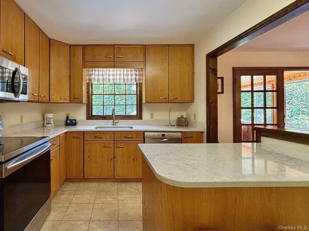 6 Kipsbergen Drive, Rhinebeck, NY 12572 - Photo 8 of 27