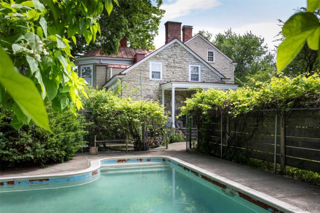 169 Albany Avenue, Kingston, NY 12401 - Photo 5 of 49
