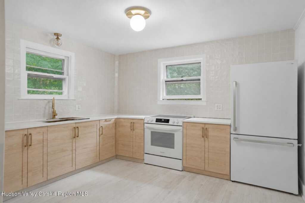 872 Route 212, Saugerties, NY 12477 - Photo 6 of 29