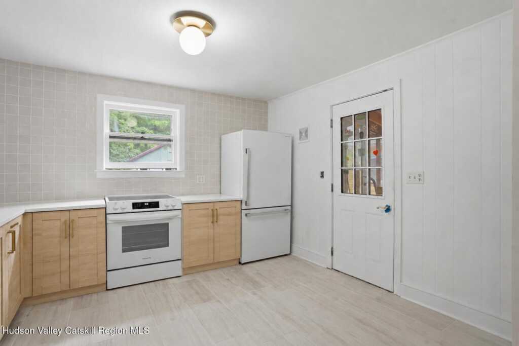 872 Route 212, Saugerties, NY 12477 - Photo 8 of 29