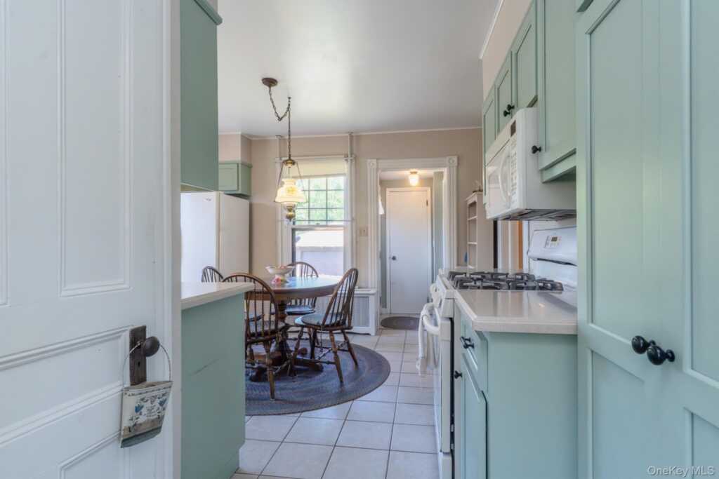 165 Clifton Avenue, Kingston, NY 12401 - Photo 13 of 50