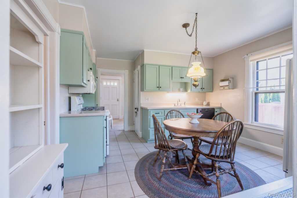 165 Clifton Avenue, Kingston, NY 12401 - Photo 15 of 50