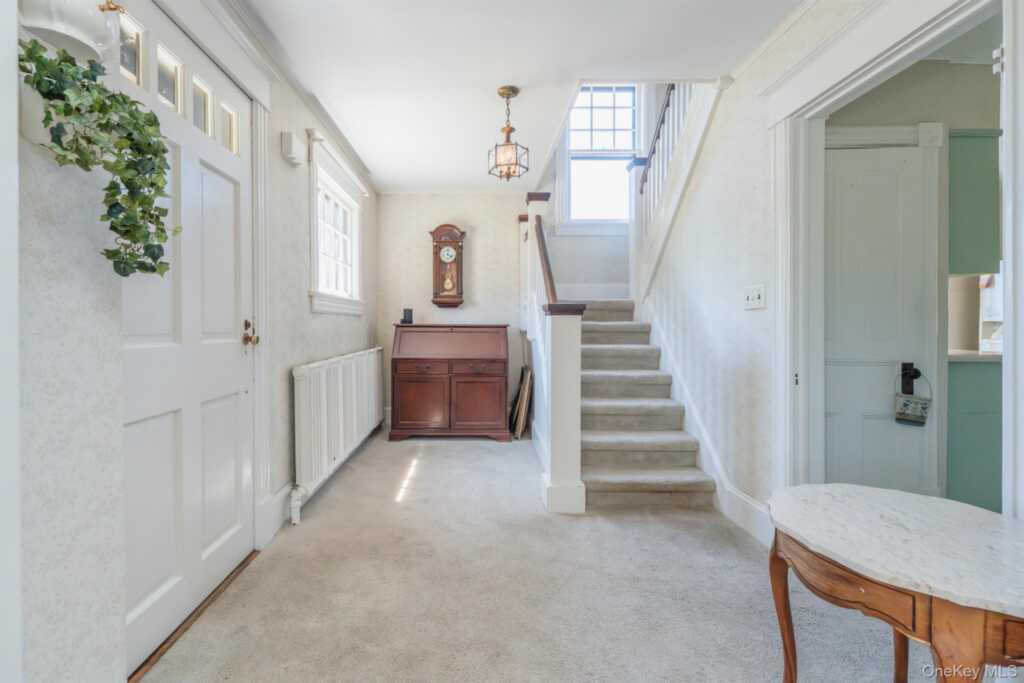 165 Clifton Avenue, Kingston, NY 12401 - Photo 4 of 50