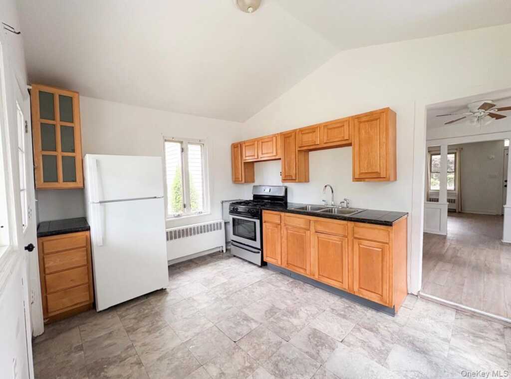 194 Hurley Avenue, Kingston, NY 12401 - Photo 4 of 9
