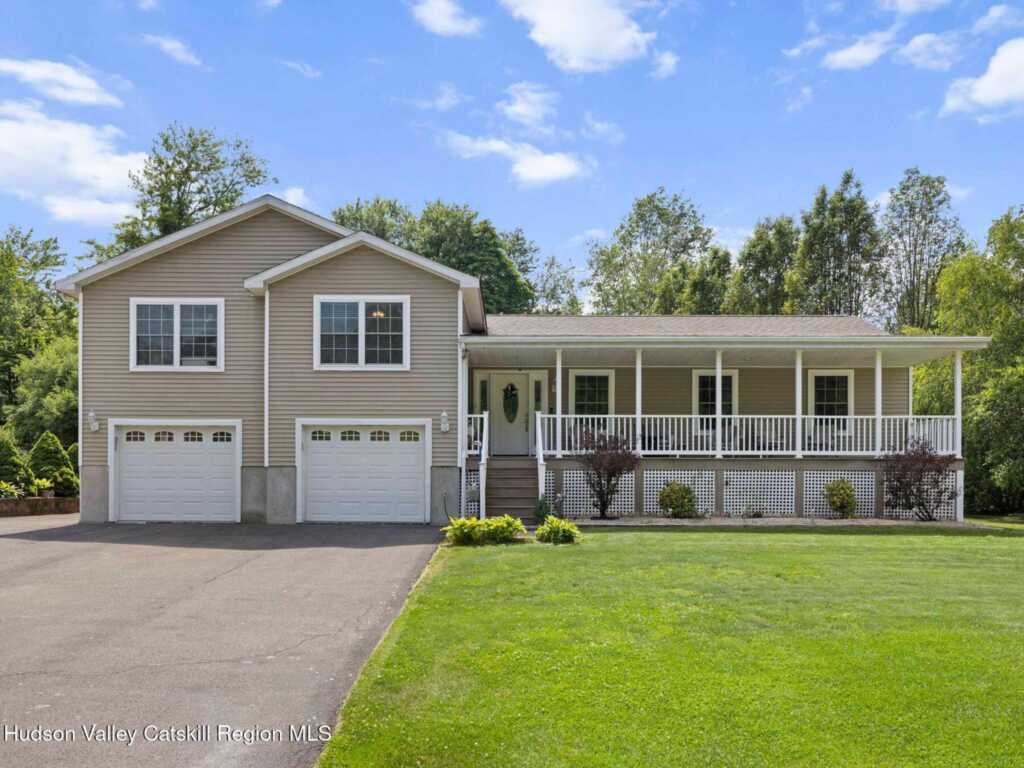 34 Lancelot Drive, Saugerties, NY 12477 - Photo 2 of 50