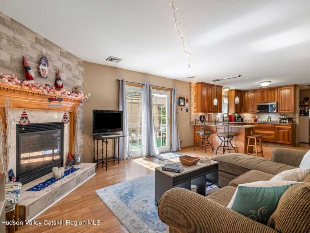 34 Lancelot Drive, Saugerties, NY 12477 - Photo 3 of 50