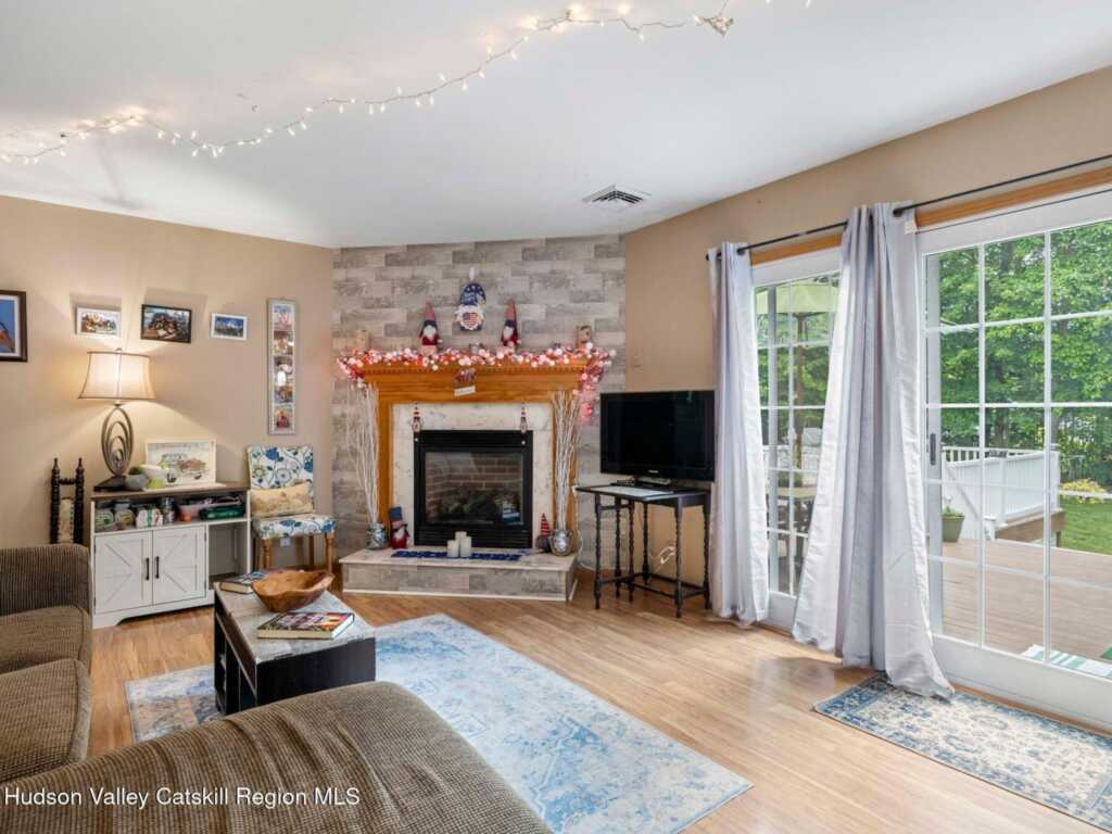 34 Lancelot Drive, Saugerties, NY 12477 - Photo 4 of 50