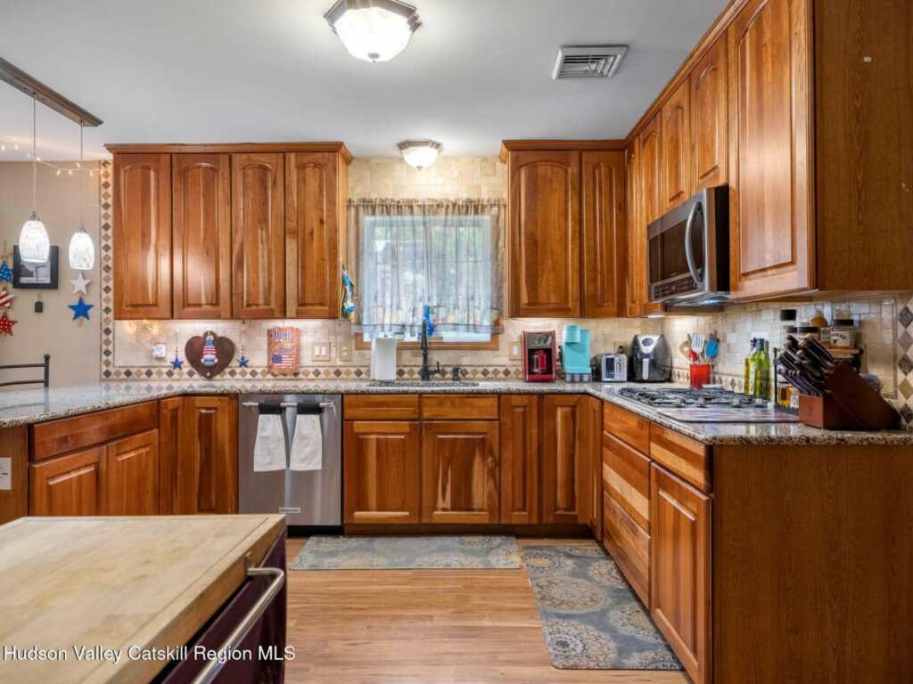 34 Lancelot Drive, Saugerties, NY 12477 - Photo 8 of 50