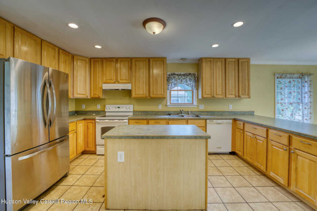 105 Brabrant Road, Kingston, NY 12401 - Photo 4 of 27