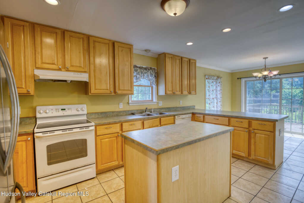 105 Brabrant Road, Kingston, NY 12401 - Photo 5 of 27