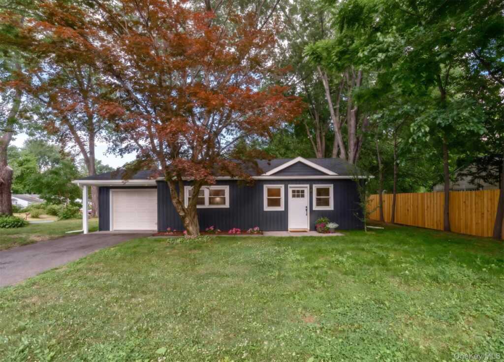 17 Center High Falls Pk, Rosendale, NY 12472