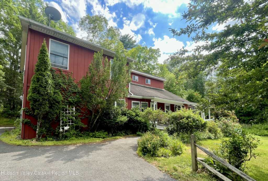 28 John Carle, Saugerties, NY 12477 - Photo 2 of 44