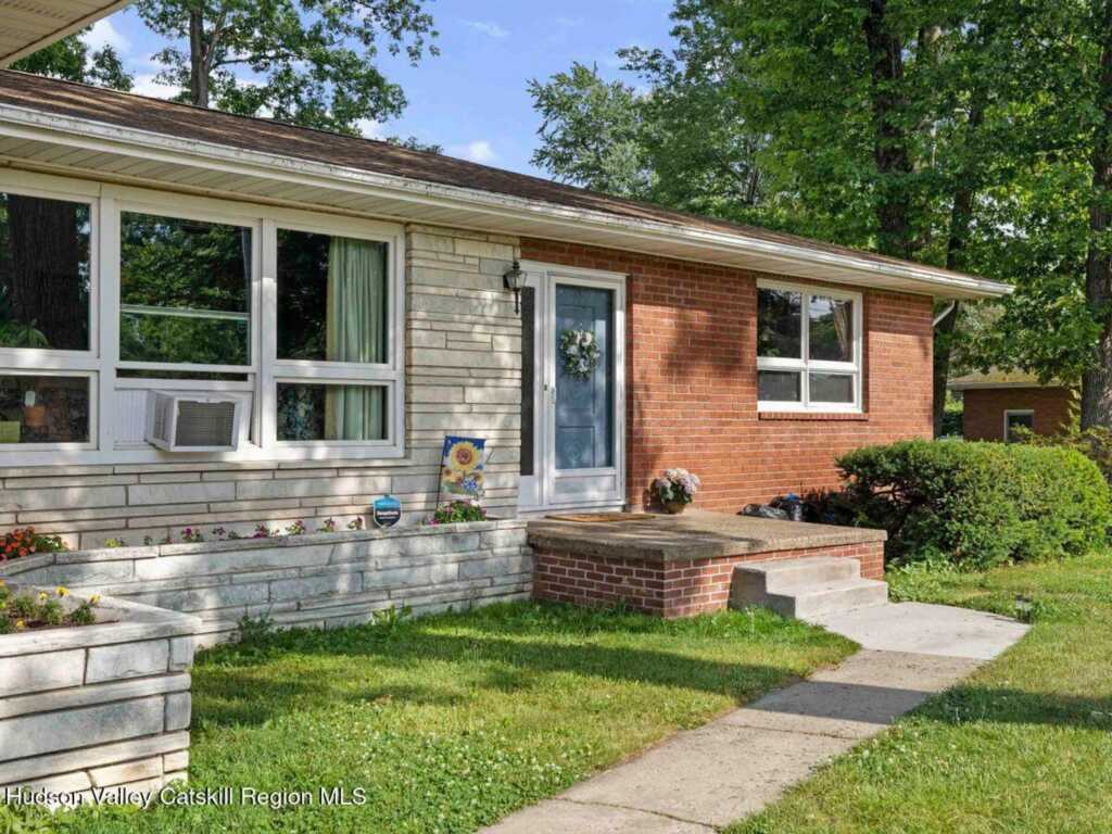 12 Ebel Court, Saugerties, NY 12477 - Photo 4 of 50