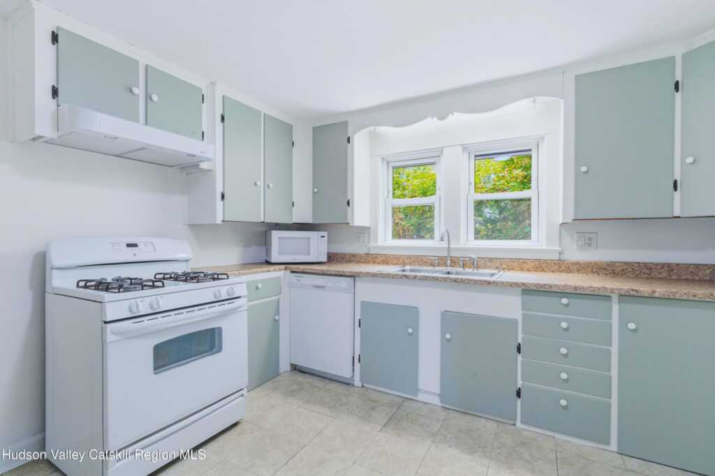 91 Wrentham Street, Kingston, NY 12401 - Photo 8 of 24