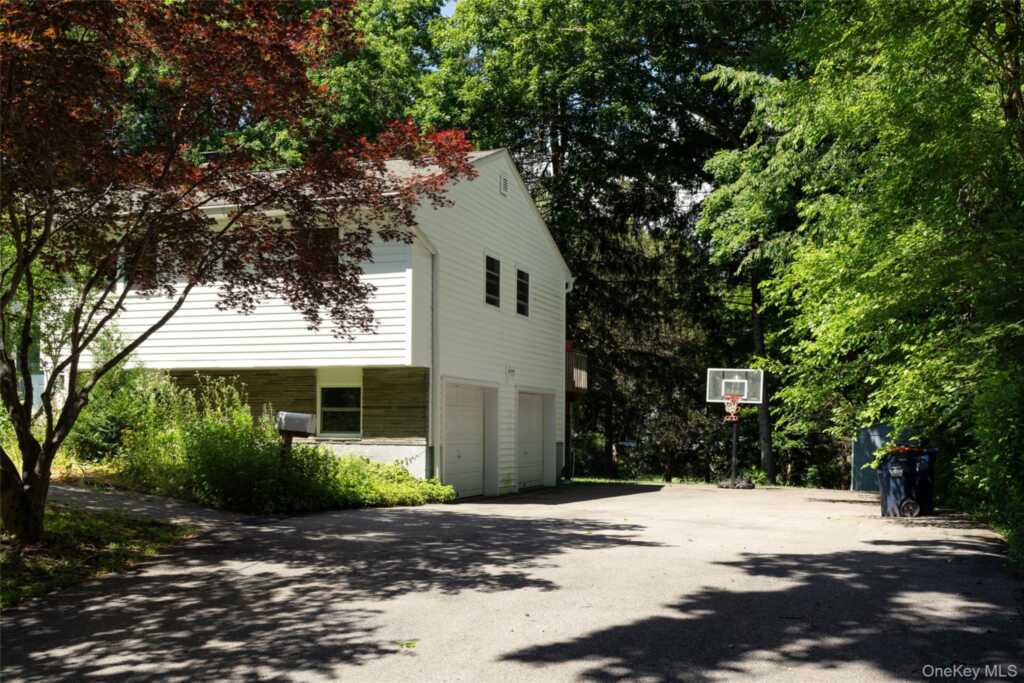 22 Crosmour Road, Rhinebeck, NY 12572 - Photo 3 of 36