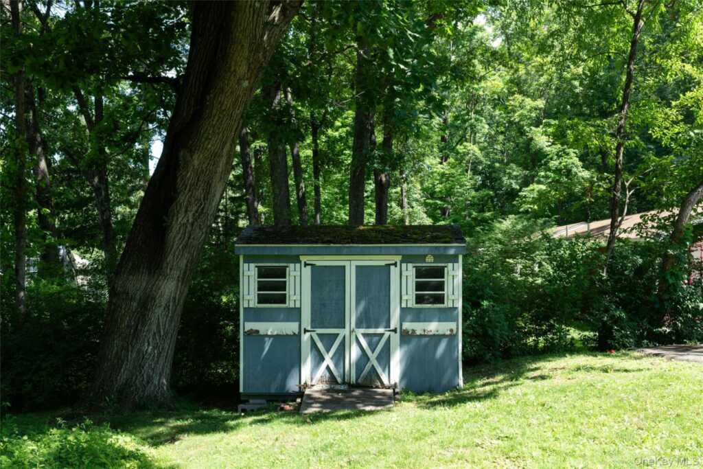 22 Crosmour Road, Rhinebeck, NY 12572 - Photo 32 of 36