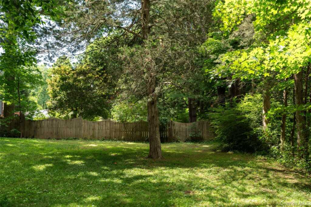 22 Crosmour Road, Rhinebeck, NY 12572 - Photo 5 of 36