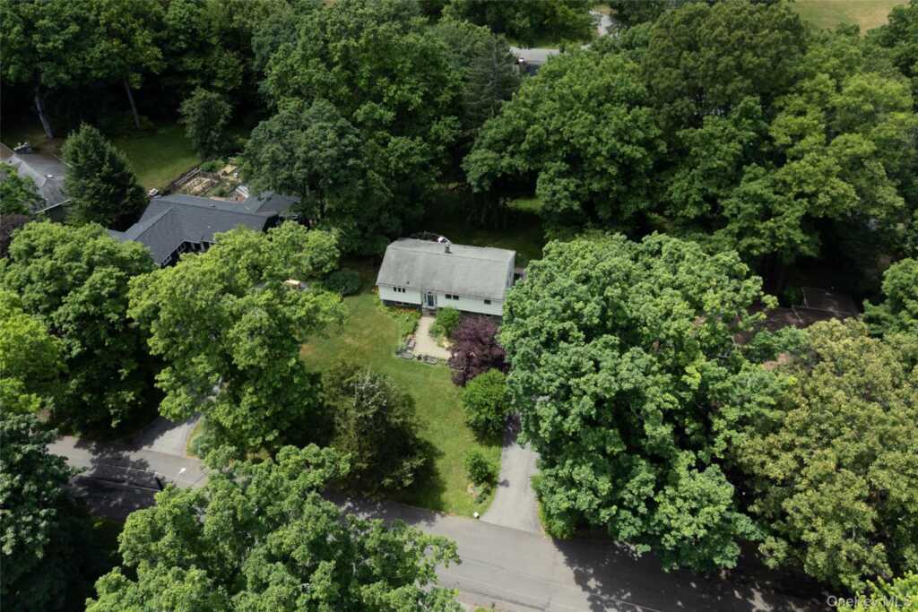 22 Crosmour Road, Rhinebeck, NY 12572 - Photo 6 of 36