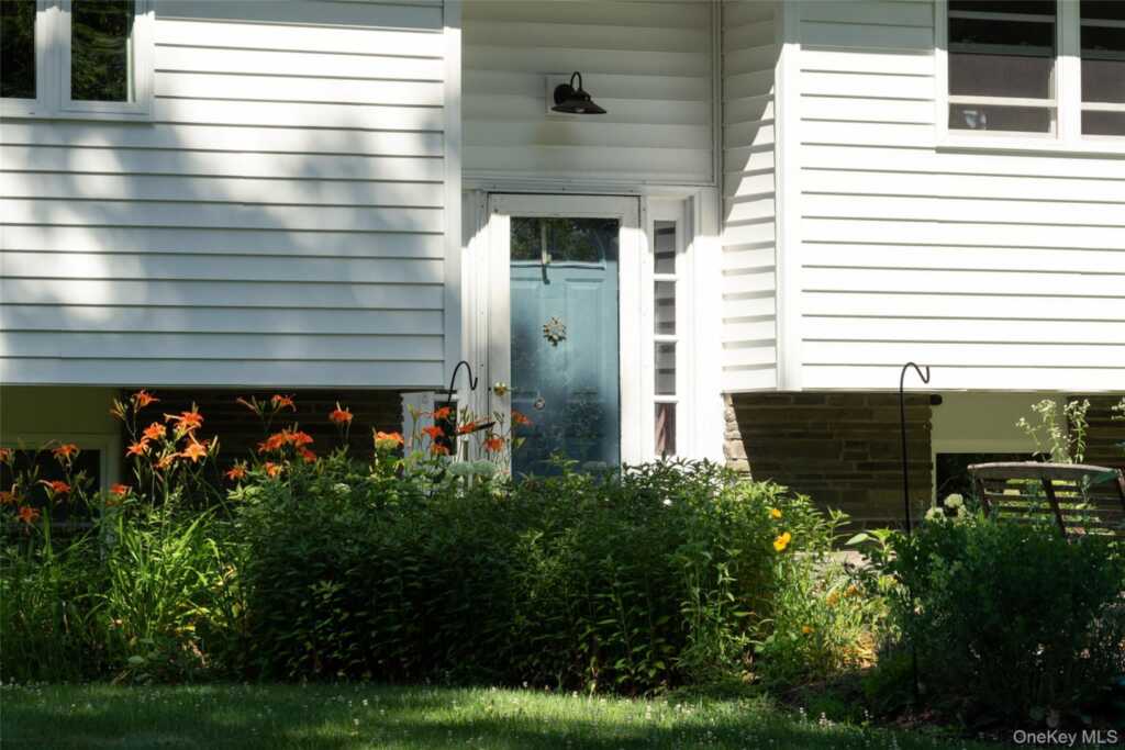 22 Crosmour Road, Rhinebeck, NY 12572 - Photo 7 of 36