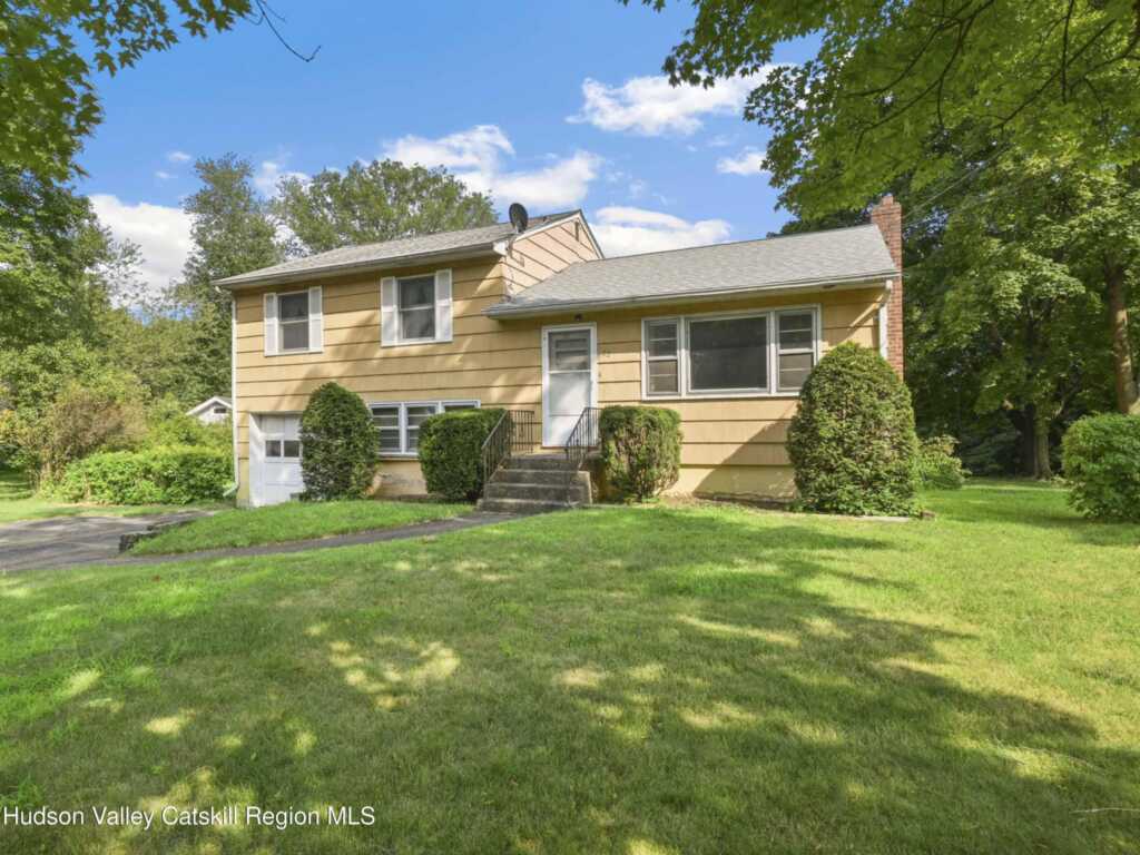 22 Apple Tree Drive, Rhinebeck, NY 12572 - Photo 2 of 27