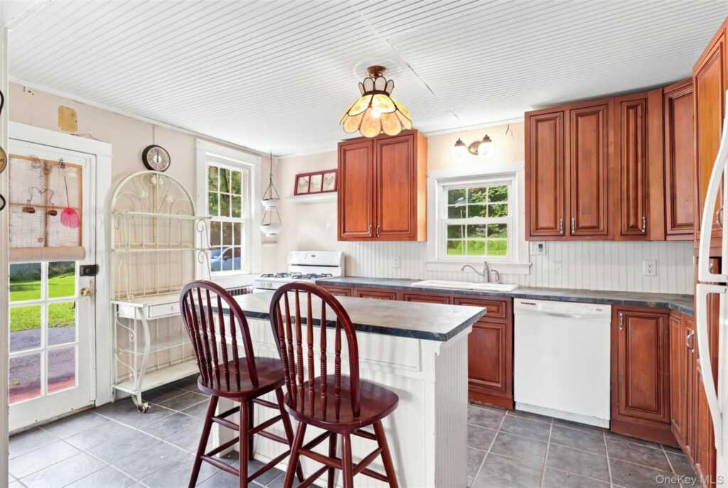 4073 Route 9W, Saugerties, NY 12477 - Photo 13 of 46