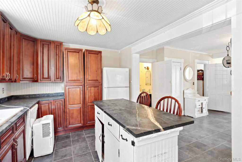 4073 Route 9W, Saugerties, NY 12477 - Photo 14 of 46