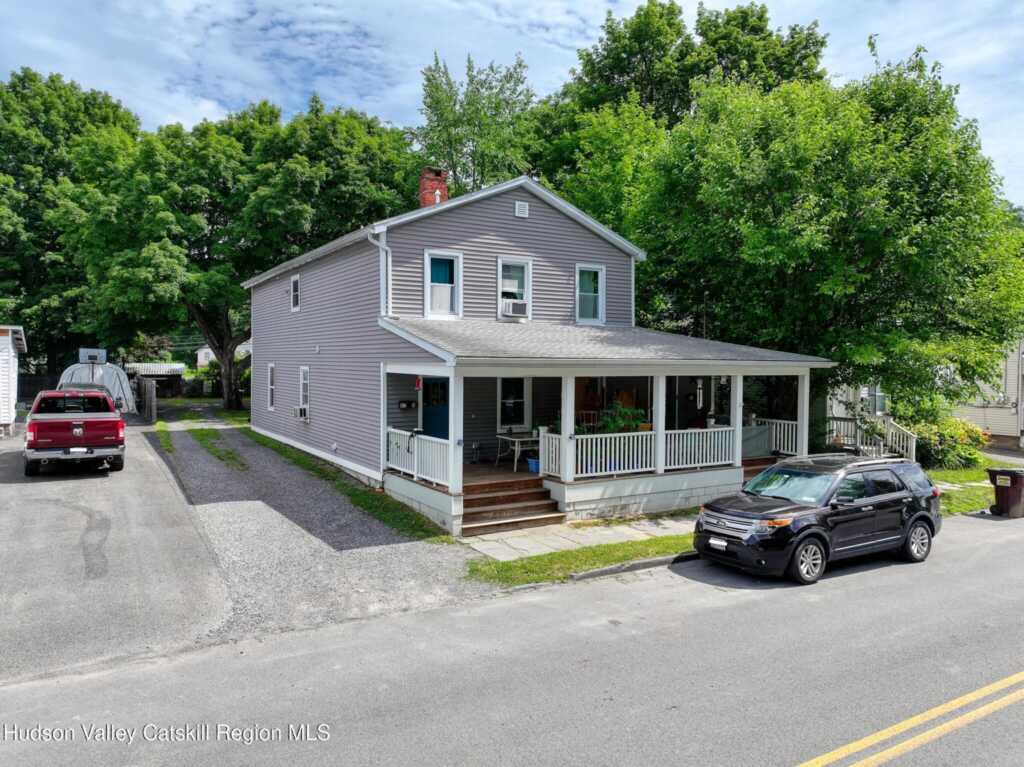83 Livingston Street, Saugerties, NY 12477