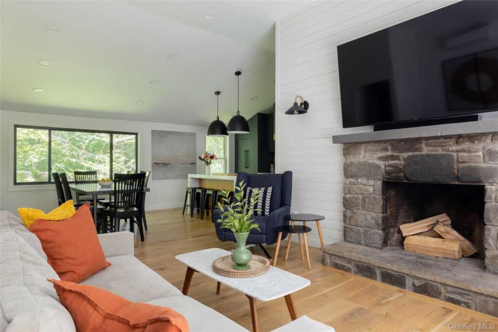 438 White Schoolhouse Road, Rhinebeck, NY 12572 - Photo 5 of 25