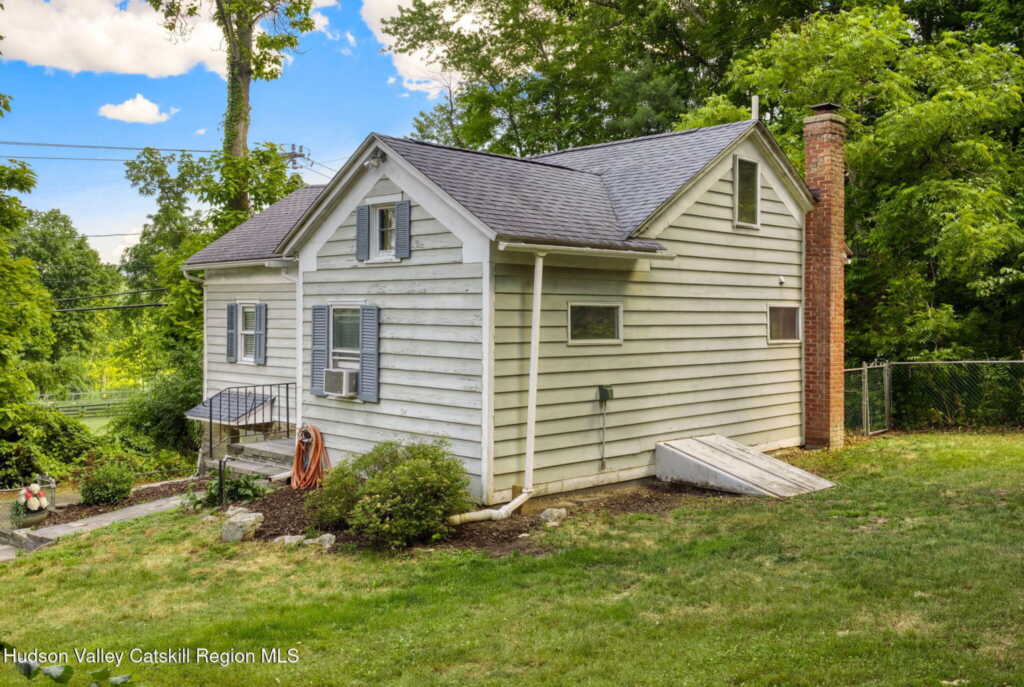 628 Hurley Avenue, Hurley, NY 12443 - Photo 2 of 23