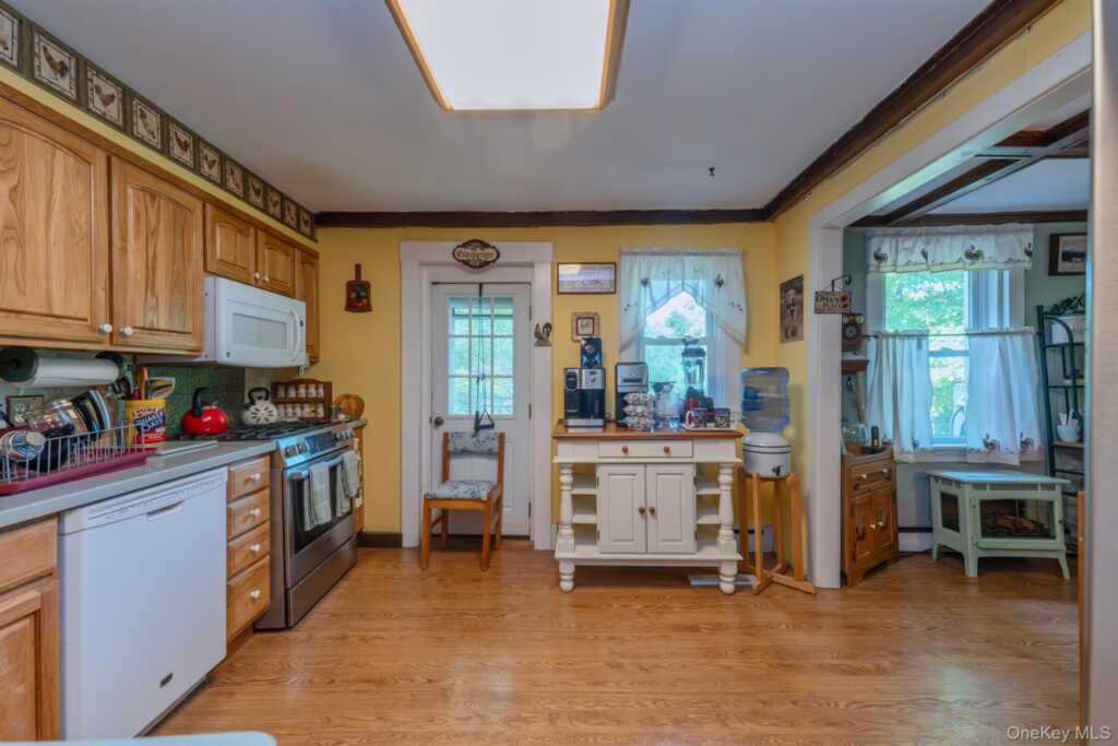 542 Blue Mountain Road, Saugerties, NY 12477 - Photo 16 of 44