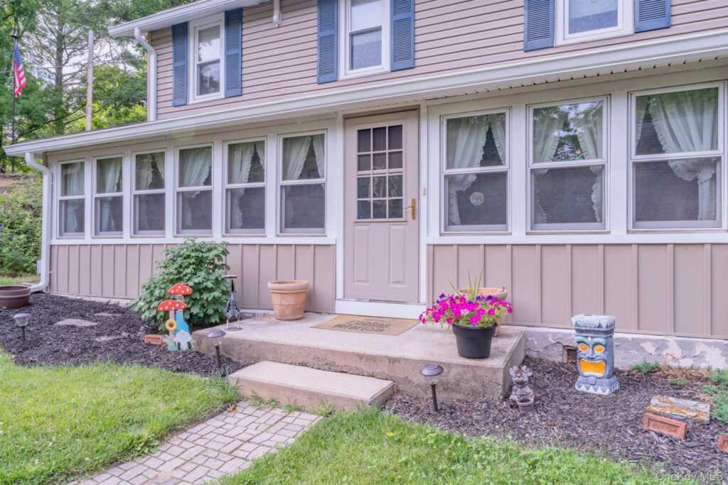 542 Blue Mountain Road, Saugerties, NY 12477 - Photo 2 of 44
