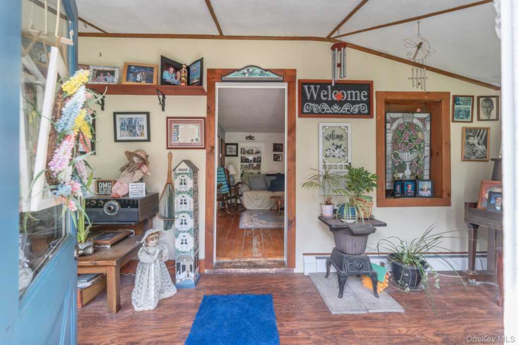 542 Blue Mountain Road, Saugerties, NY 12477 - Photo 5 of 44