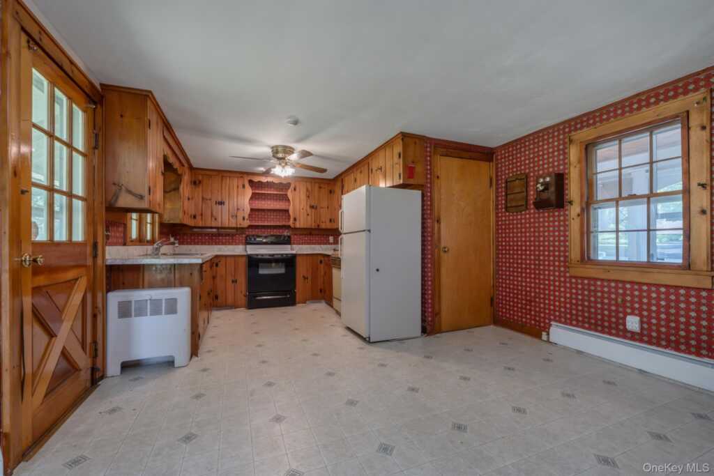 8 Carroll Street, Rosendale, NY 12486 - Photo 14 of 41