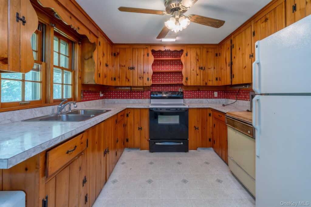 8 Carroll Street, Rosendale, NY 12486 - Photo 15 of 41