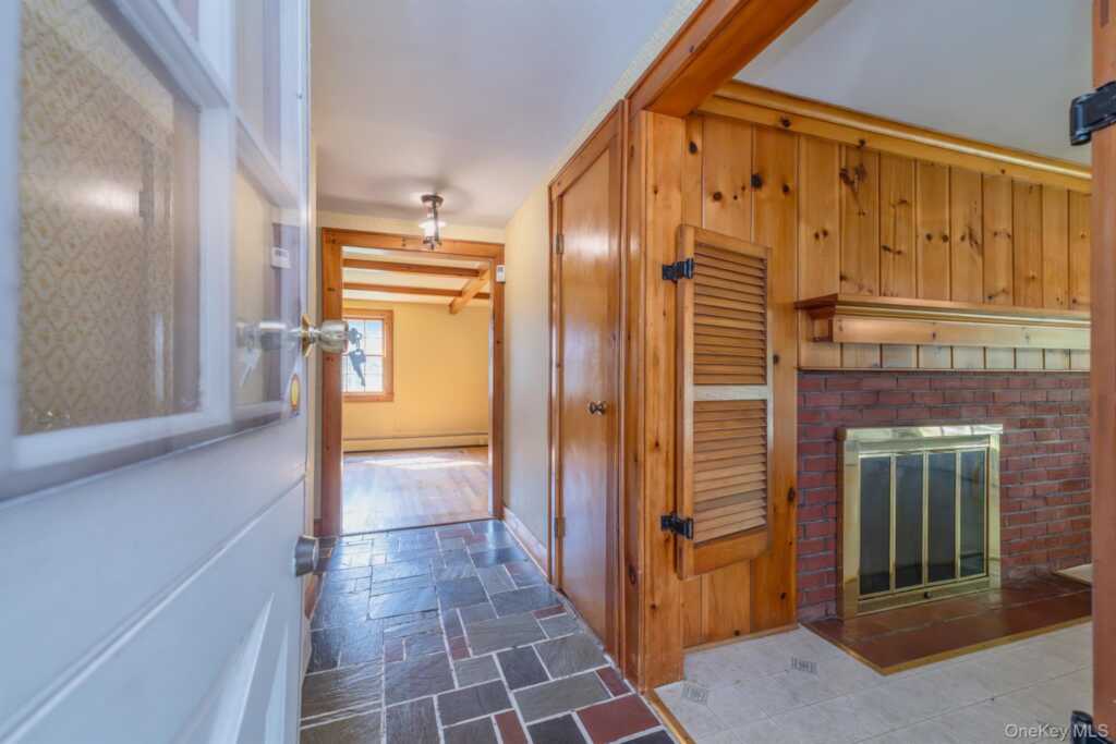 8 Carroll Street, Rosendale, NY 12486 - Photo 5 of 41