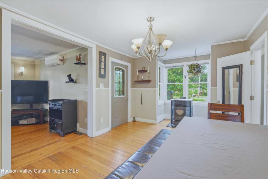 28 Railroad Avenue, Saugerties, NY 12477 - Photo 11 of 40