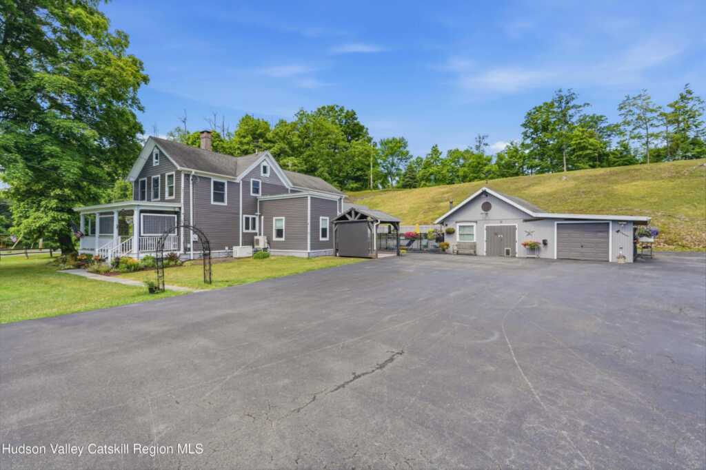 28 Railroad Avenue, Saugerties, NY 12477 - Photo 2 of 40