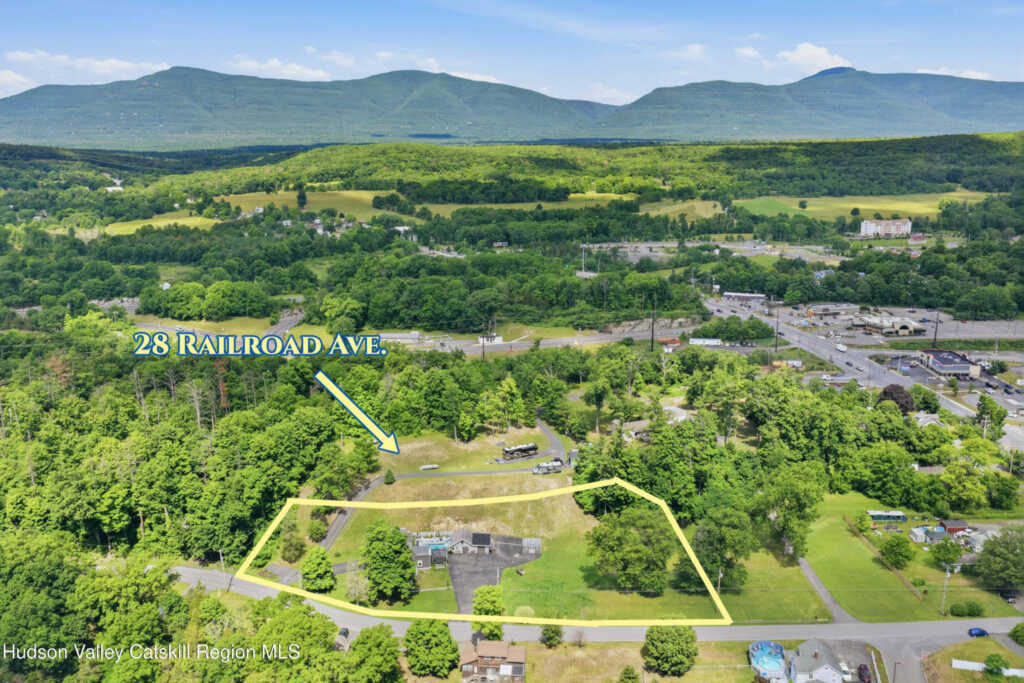 28 Railroad Avenue, Saugerties, NY 12477 - Photo 3 of 40