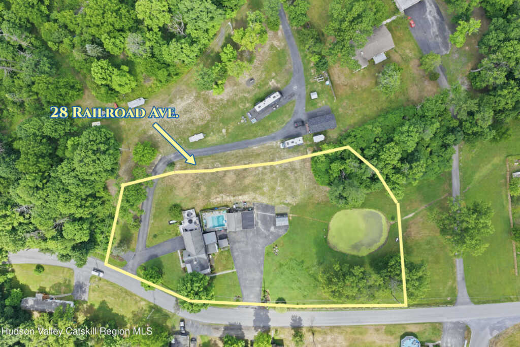 28 Railroad Avenue, Saugerties, NY 12477 - Photo 4 of 40