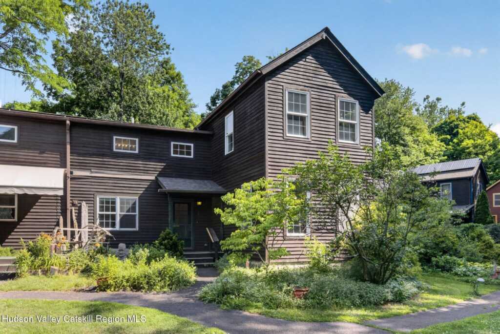 2 Cantines Island Lane, Saugerties, NY 12477