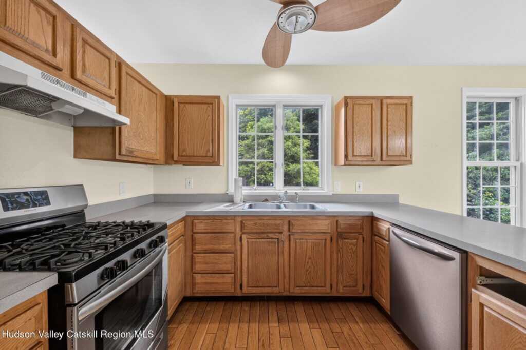 2 Cantines Island Lane, Saugerties, NY 12477 - Photo 4 of 33