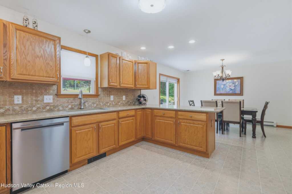 588 Linderman Avenue, Kingston, NY 12401 - Photo 15 of 45